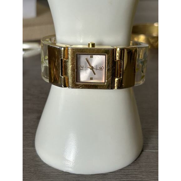 Lovely Vintage Joan Rivers Classic 377 Floral Acrylic Cuff Watch main image 7